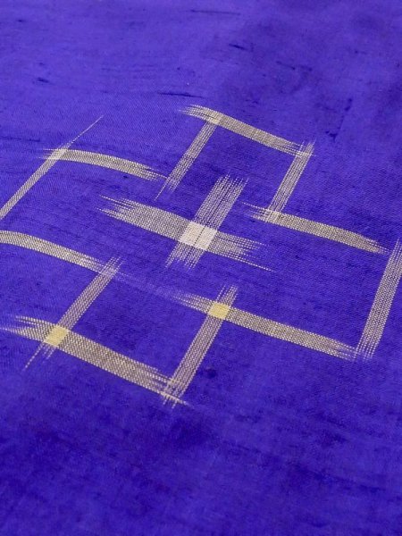 Photo7: N0123G Antique Japanese women Vivid Bluish Purple TSUMUGI pongee / Silk. Parallel Cross Lining: Small holes all over. Right side: There is an impression from use.  (Grade D) (7)