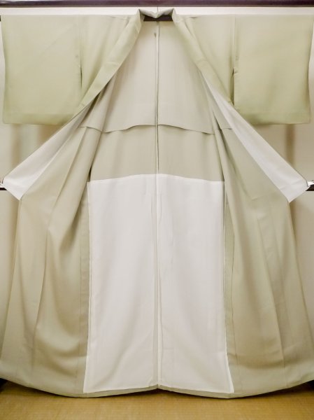 Photo2: N0130L Vintage Japanese women  Pale Yellowish Green Iromuji / Silk.    (Grade B) (2)