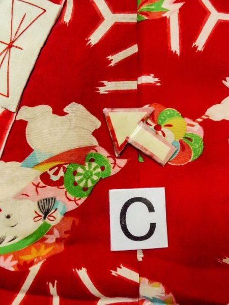 Photo16: N0131D Antique Japanese women   Red Kids / Silk. Kids, Sleeve lining is synthetic It il padded. With cotton.  (Grade C) (16)