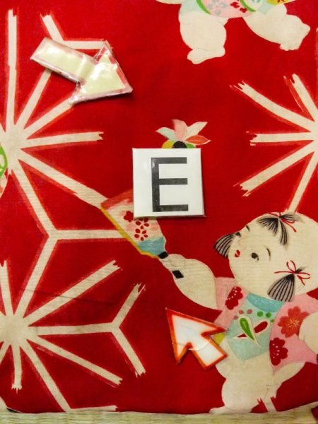 Photo18: N0131D Antique Japanese women   Red Kids / Silk. Kids, Sleeve lining is synthetic It il padded. With cotton.  (Grade C) (18)