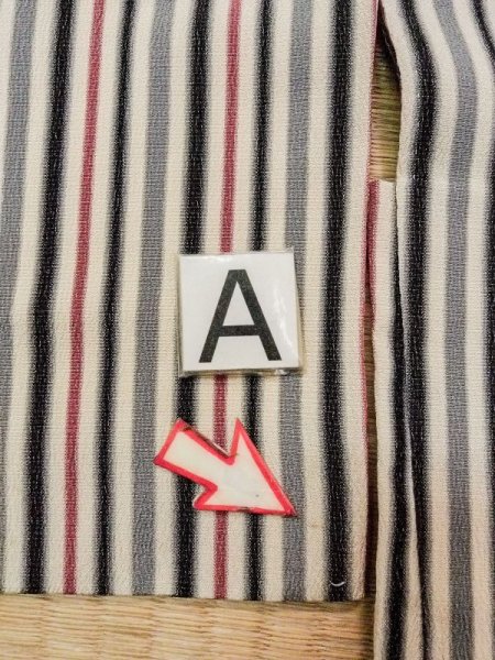 Photo14: N0209V Vintage Japanese women   Off White HAORI short jacket / Silk. Stripes   (Grade C) (14)