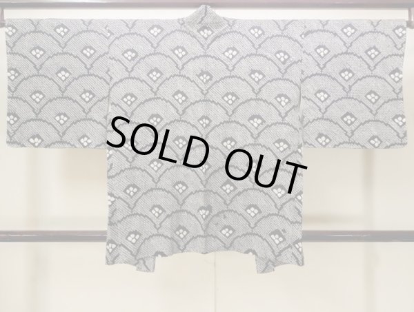 Photo2: N0305C Vintage Japanese women   Black HAORI short jacket / Silk. Wave,   (Grade B) (2)