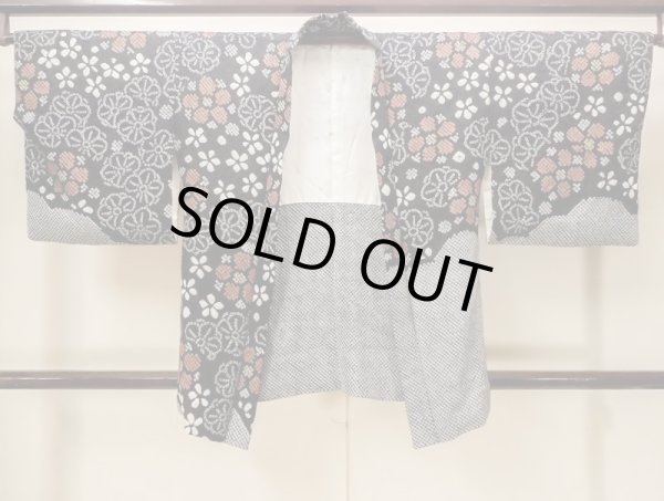 Photo1: N0305E Vintage Japanese women   Black HAORI short jacket / Silk. Flower,   (Grade B) (1)