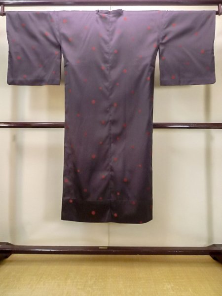 Photo2: N0322A Vintage Japanese women  Grayish Purple MICHIYUKI outer coat / Silk. Circle   (Grade B) (2)