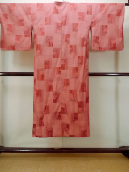 Photo2: Mint N0329W Vintage Japanese women   Coral Rain coat / Silk. Geometrical pattern,   (Grade A) (2)