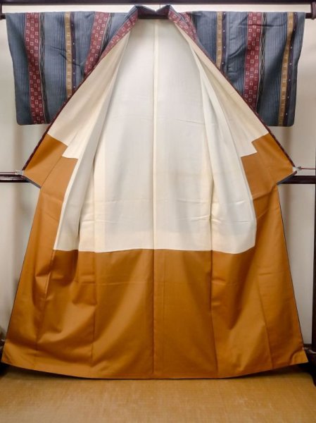 Photo2: Mint N0409A Used Japanese women   Gray TSUMUGI pongee / Silk. Stripes,   (Grade A) (2)