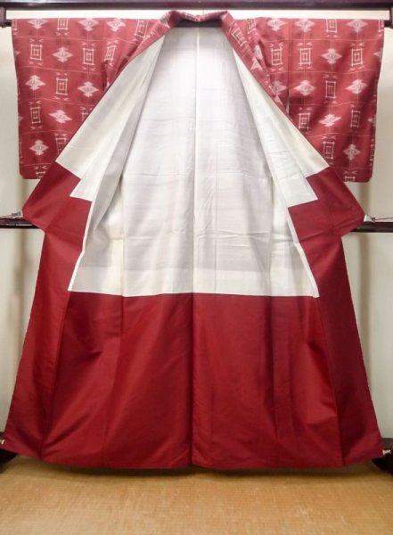 Photo2: N0430K Vintage Japanese women   Red TSUMUGI pongee / Silk. Pine bark lozenges,   (Grade B) (2)