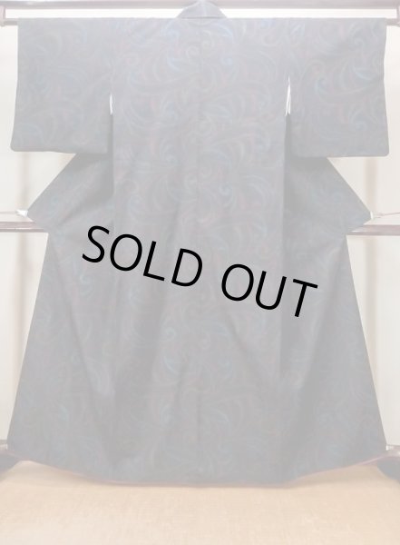 Photo1: N0430Y Vintage Japanese women   Black YUUKI-TSUMUGI / Silk. Arabesque vine,   (Grade B) (1)