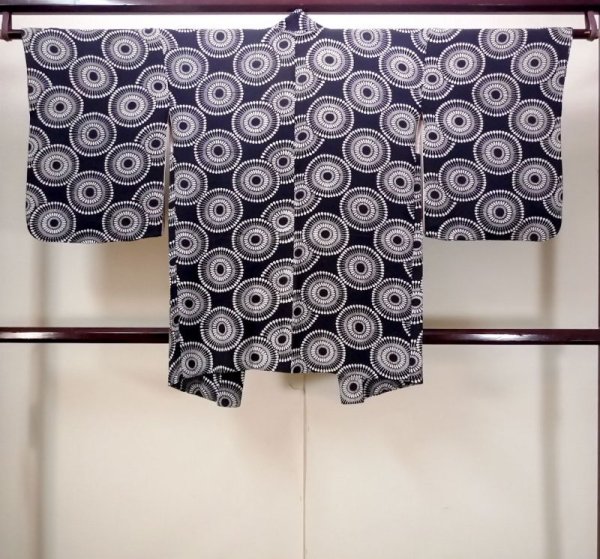 Photo2: N0509A Antique Japanese women   Black HAORI short jacket / Silk. Chrysanthemum   (Grade C) (2)