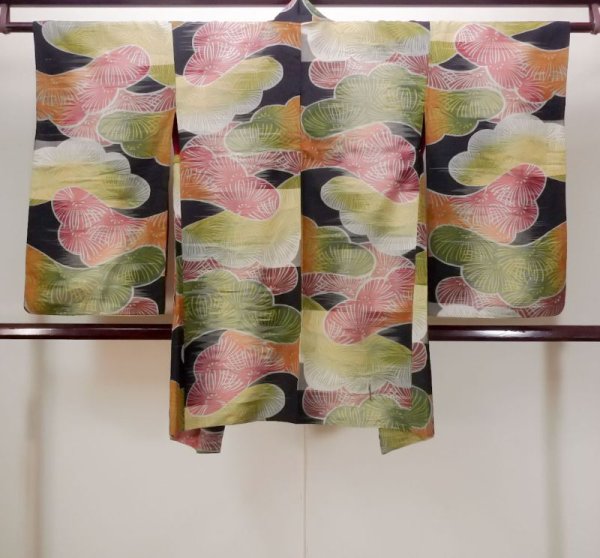 Photo2: N0509C Antique Japanese women   Black HAORI short jacket / Silk. Pine tree/branch/needle   (Grade C) (2)