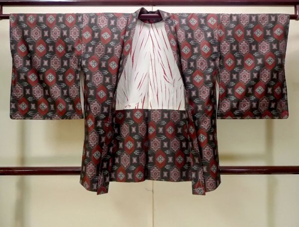 Photo1: Mint N0529P Vintage Japanese women   Black OSHIMA-TSUMUGI / Silk. Lozenges,   (Grade A) (1)