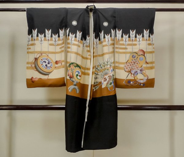 Photo2: N0611A Used Japanese   Black Kids / Silk. Cloud, Allow, Samurai helmet design  (Grade D) (2)