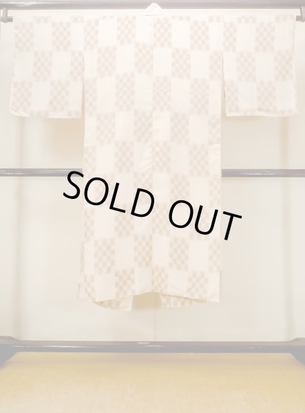 Photo2: N0611M Vintage Japanese women   Beige JUBAN undergarment / Silk. Quadrangle There is an impression of use.  (Grade C) (2)