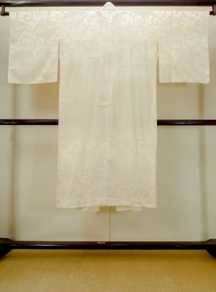 Photo2: N0612C Vintage Japanese women  Shiny Ivory JUBAN undergarment / Silk. Arabesque vine,   (Grade D) (2)