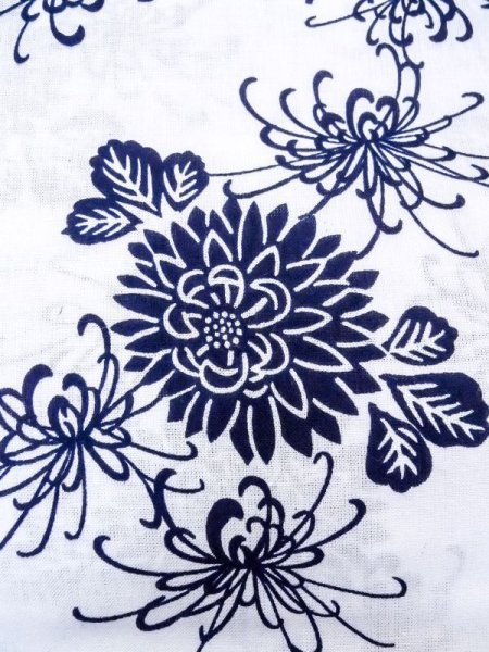 Photo2: N0624D Vintage Japanese Kimono   White Cutting cloth Chrysanthemum Cotton. (Grade C) (2)