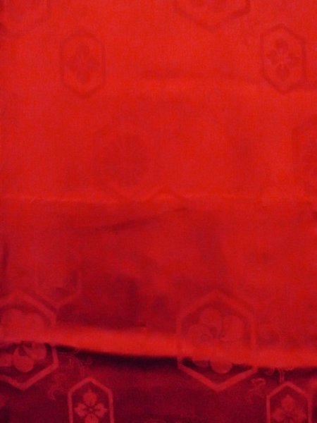 Photo4: N0629E Antique Japanese women   Red Kids/Girls / Silk.  Base woven pattern: Tortoise-shell pattern(Hexagonal pattern)  (Grade C) (4)