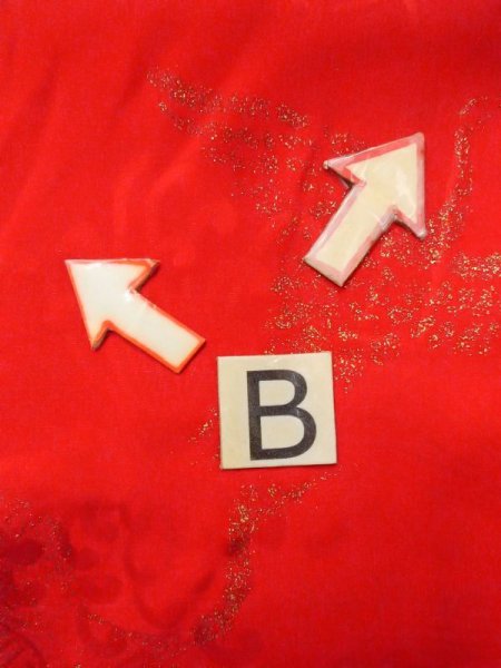 Photo16: N0629F Antique Japanese women   Red Kids/Girls / Silk. Crane W/embroidary half collar. Base woven pattern: Folding fan, Tortoise-shell pattern(Hexagonal pattern), KUMIHIMO rope with tassels  (Grade B) (16)