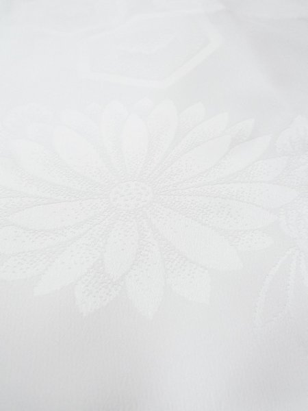 Photo9: N0629W Vintage Japanese women   White JUBAN undergarment / Synthetic.  Base woven pattern: MOMIJI maple leaf, Pine tree/branch/needle, Bamboo leaf,  Tortoise-shell pattern(Hexagonal pattern), Dapple pattern  (Grade B) (9)