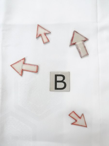 Photo15: N0629W Vintage Japanese women   White JUBAN undergarment / Synthetic.  Base woven pattern: MOMIJI maple leaf, Pine tree/branch/needle, Bamboo leaf,  Tortoise-shell pattern(Hexagonal pattern), Dapple pattern  (Grade B) (15)