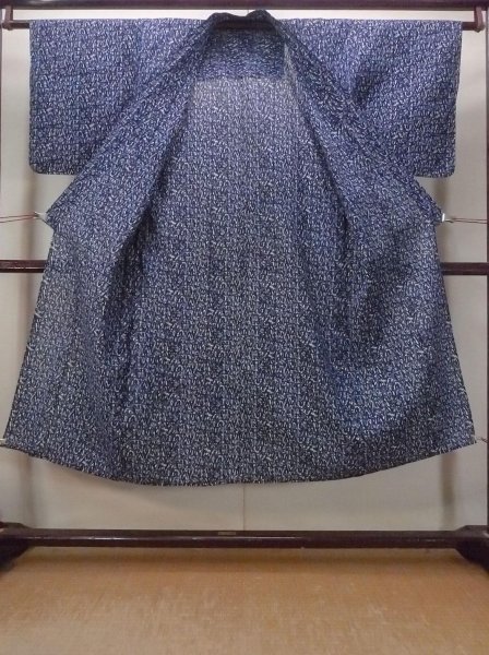 Photo2: N0731N Vintage Japanese kimono  Dark Indigo Blue Men's Yukata for Men / Cotton. Abstract pattern   (Grade C) (2)