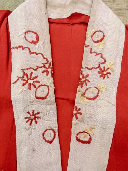 Photo3: N0814V Antique Japanese women   Red Kids / Silk. Flower, Juban  (Grade C) (3)