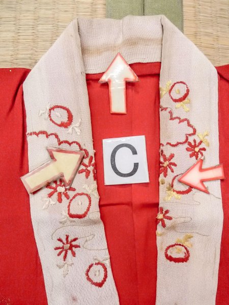 Photo18: N0814V Antique Japanese women   Red Kids / Silk. Flower, Juban  (Grade C) (18)