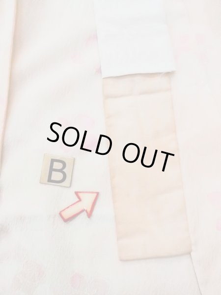 Photo16: N0815B Vintage Japanese women  Pale Coral JUBAN undergarment / Synthetic. Flower with a chrysanthemum based woven pattern half collar  (Grade C) (16)