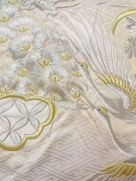 Photo8: N0827B Vintage Japanese women   Off White UCHIKAKE Wedding / Silk. Chrysanthemum,   (Grade C) (8)