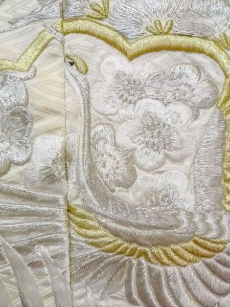 Photo11: N0827B Vintage Japanese women   Off White UCHIKAKE Wedding / Silk. Chrysanthemum,   (Grade C) (11)