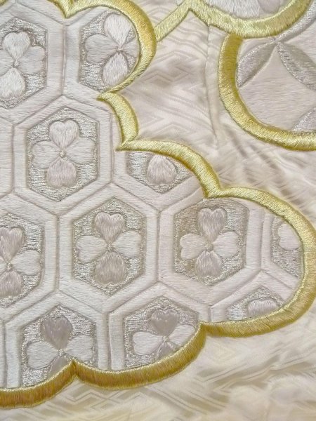 Photo13: N0827B Vintage Japanese women   Off White UCHIKAKE Wedding / Silk. Chrysanthemum,   (Grade C) (13)