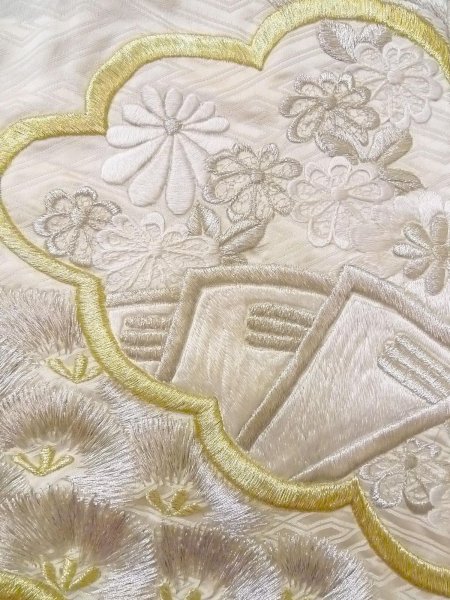 Photo18: N0827B Vintage Japanese women   Off White UCHIKAKE Wedding / Silk. Chrysanthemum,   (Grade C) (18)