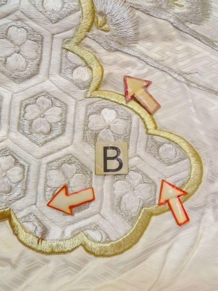 Photo34: N0827B Vintage Japanese women   Off White UCHIKAKE Wedding / Silk. Chrysanthemum,   (Grade C) (34)