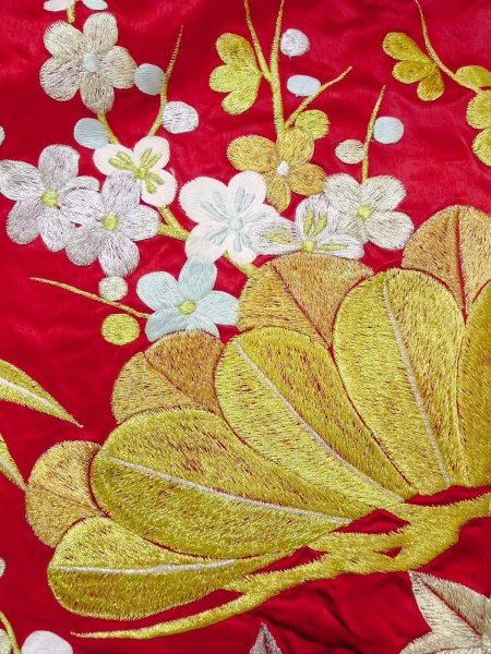 Photo17: N0827G Vintage Japanese women  Shiny Red KAKESHITA under Uchikake / Silk. UME plum bloom,   (Grade B) (17)
