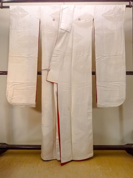 Photo2: N0827K Vintage Japanese women   Ivory KAKESHITA under Uchikake / Silk.    (Grade C) (2)