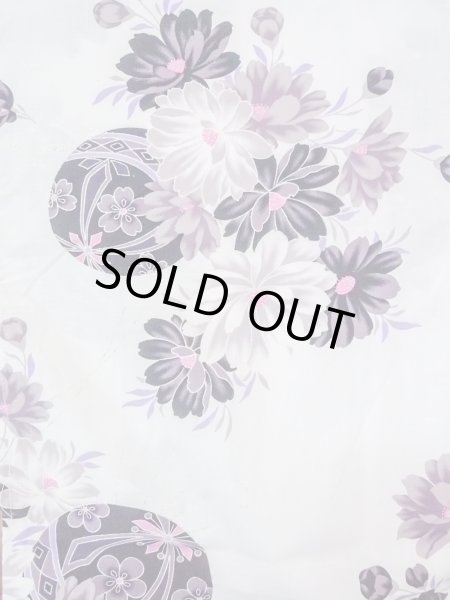 Photo3: N0906N Vintage Japanese women   White YUKATA summer(made in Other than Japan) / Cotton. Flower Japanese traditional ball pattern  (Grade B) (3)