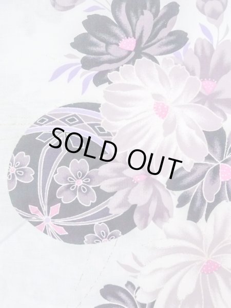 Photo5: N0906N Vintage Japanese women   White YUKATA summer(made in Other than Japan) / Cotton. Flower Japanese traditional ball pattern  (Grade B) (5)
