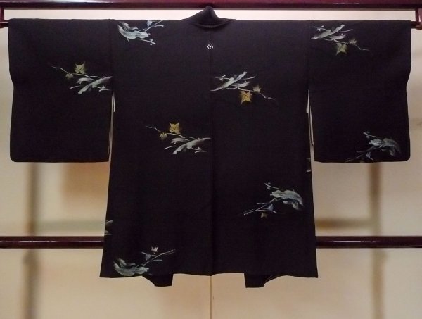 Photo2: N0920J Vintage Japanese women   Black HAORI short jacket / Silk. MOMIJI maple leaf   (Grade B) (2)