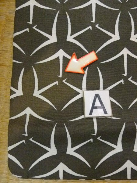 Photo14: N0920S Vintage Japanese women  Dark Olive HAORI short jacket / Silk. Crossed circles Folded paper crane pattern  (Grade C) (14)