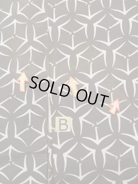 Photo15: N0920S Vintage Japanese women  Dark Olive HAORI short jacket / Silk. Crossed circles Folded paper crane pattern  (Grade C) (15)