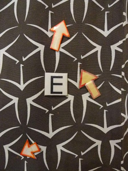 Photo18: N0920S Vintage Japanese women  Dark Olive HAORI short jacket / Silk. Crossed circles Folded paper crane pattern  (Grade C) (18)