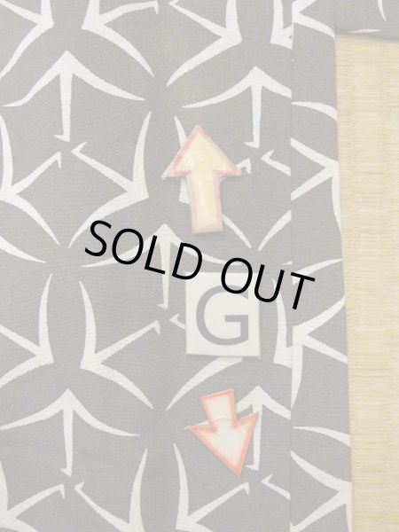 Photo20: N0920S Vintage Japanese women  Dark Olive HAORI short jacket / Silk. Crossed circles Folded paper crane pattern  (Grade C) (20)