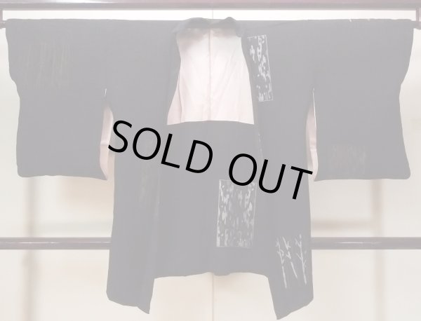 Photo1: N0920V Vintage Japanese women   Black HAORI short jacket / Silk. Tree,   (Grade B) (1)