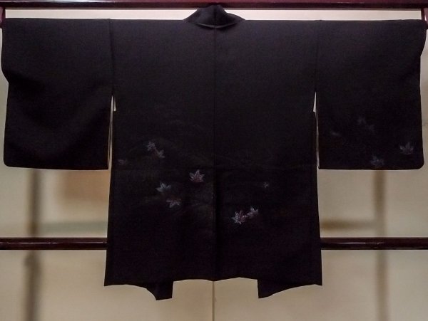 Photo2: Mint N0921D Vintage Japanese women   Black HAORI short jacket / Silk. MOMIJI maple leaf,   (Grade A) (2)