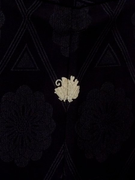 Photo3: N0930F Vintage Japanese kimono   Black HAORI short jacket for women / Silk. Chrysanthemum,   (Grade C) (3)