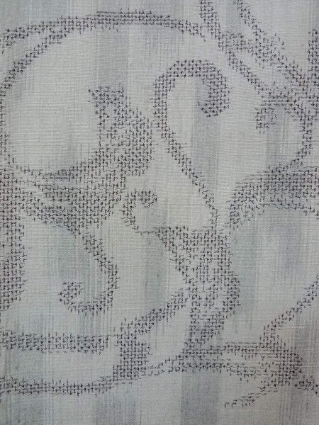 Photo5: N1007H Vintage Japanese kimono  Pale Gray OJIYATSUMUGI for women / Silk. Chinese flower,   (Grade C) (5)