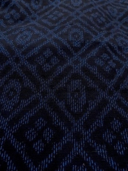 Photo8: N1007W Vintage Japanese kimono  Dark Indigo Blue TOKAMACHI-TSUMUGI for men / Silk. Diamond-shaped flowers   (Grade A) (8)