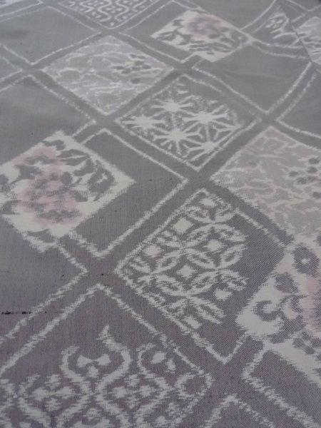 Photo8: N1008A Vintage Japanese kimono   Gray TSUMUGI pongee for women / Silk. Octagons and squares,   (Grade B) (8)