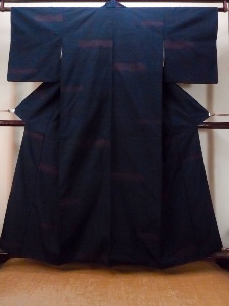 Photo1: N1015B Vintage Japanese kimono   Navy Blue ISHIGE-YUKI-TSUMUGI for women / Silk. Tortoise-shell pattern(Hexagonal pattern)   (Grade B) (1)