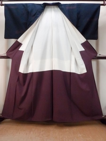 Photo2: N1015B Vintage Japanese kimono   Navy Blue ISHIGE-YUKI-TSUMUGI for women / Silk. Tortoise-shell pattern(Hexagonal pattern)   (Grade B) (2)