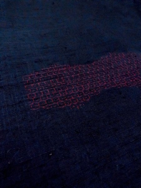 Photo8: N1015B Vintage Japanese kimono   Navy Blue ISHIGE-YUKI-TSUMUGI for women / Silk. Tortoise-shell pattern(Hexagonal pattern)   (Grade B) (8)